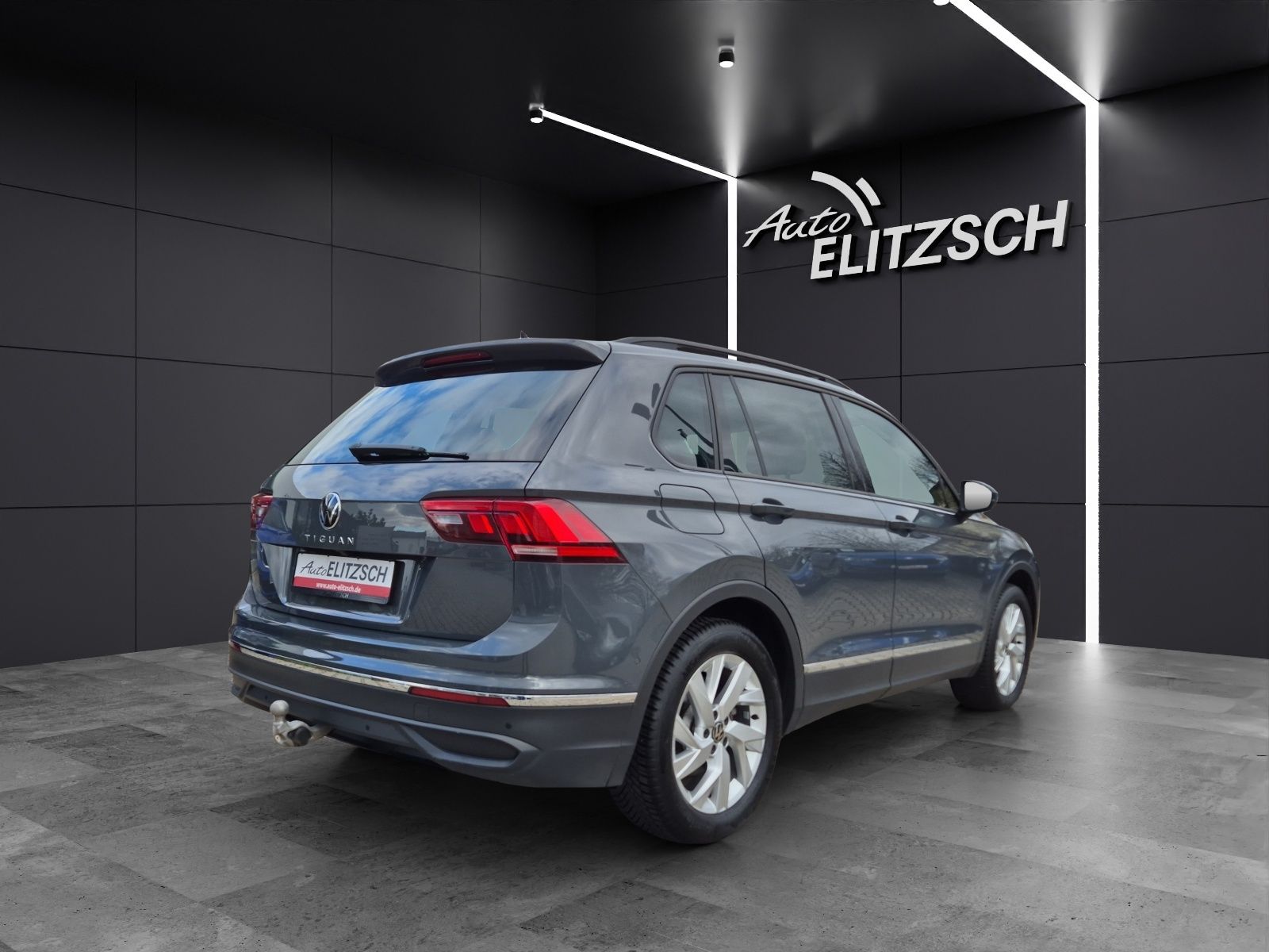 Fahrzeugabbildung Volkswagen Tiguan TSI Life LED AHK Navi Pano ACC Park-Assis