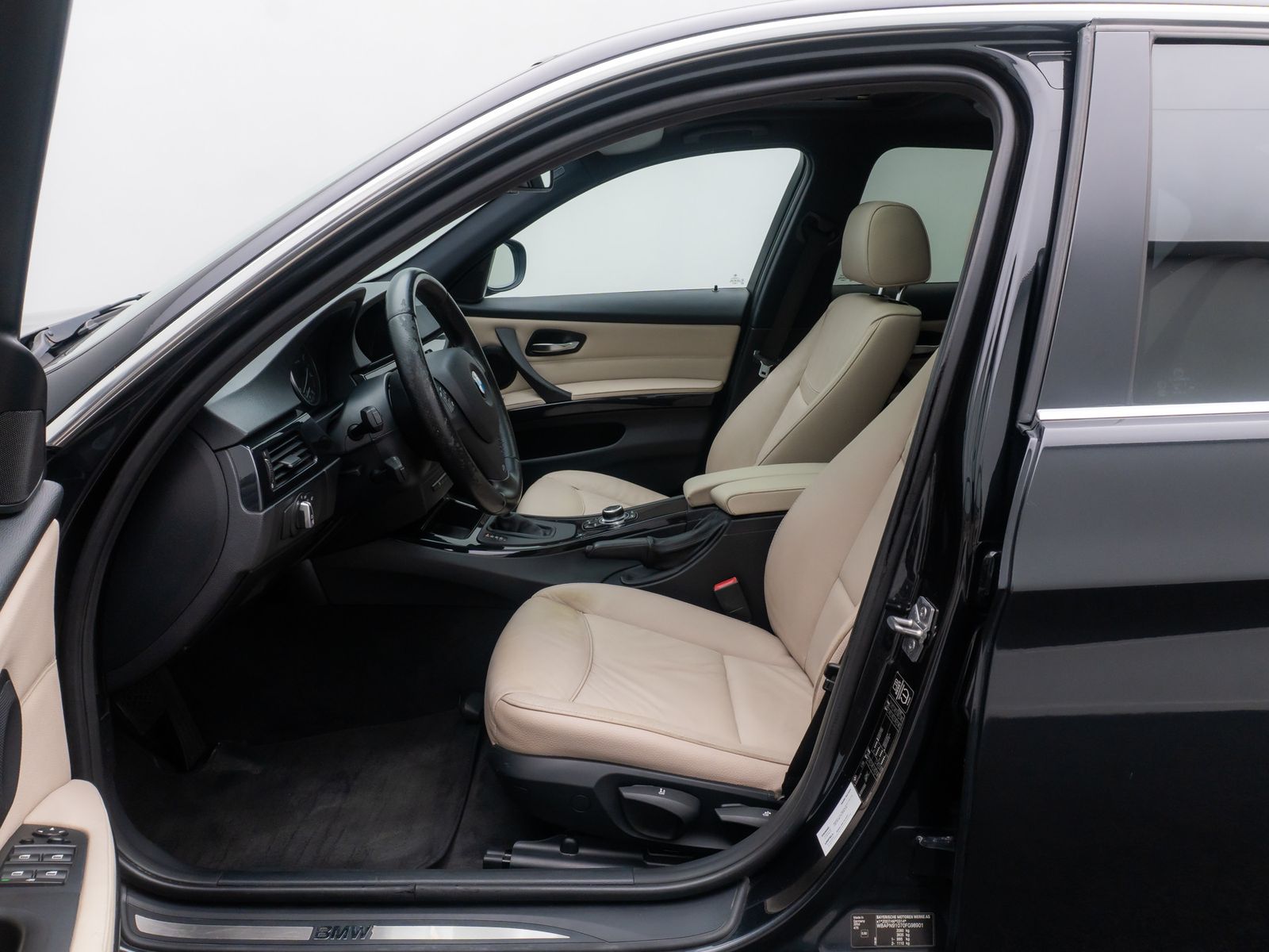 Fahrzeugabbildung BMW 325d GeschwindigReg Xenon PDC Alarm HiFi Leder