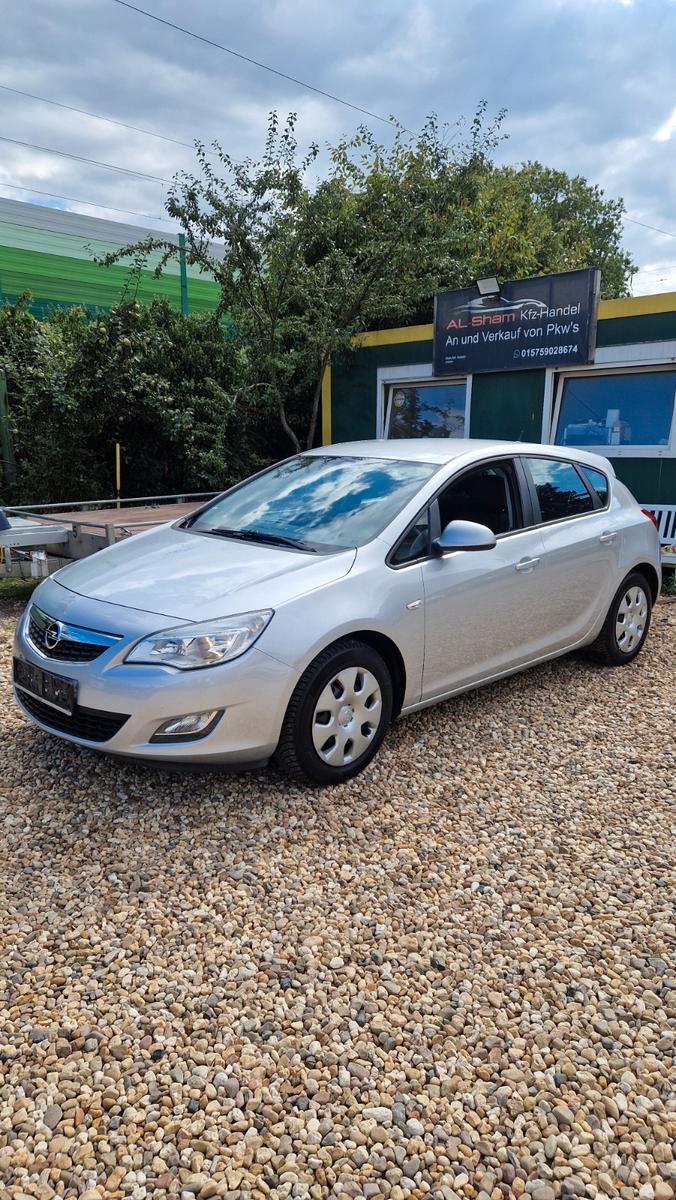 Opel Astra J Lim. 5-trg. Edition