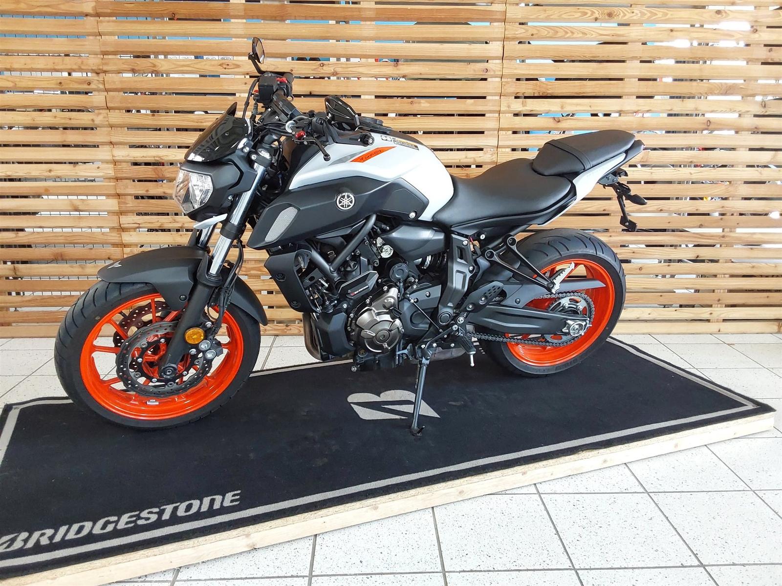 Yamaha MT-07 **Top Zustand** --viele Extras-- TÜV Neu