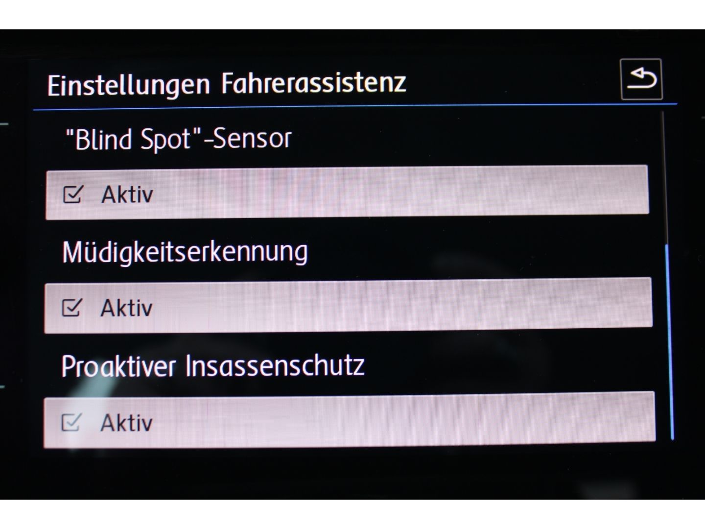 Fahrzeugabbildung Volkswagen Polo VI Comfortline Navi TWA GRA PDC Radio/CD 8