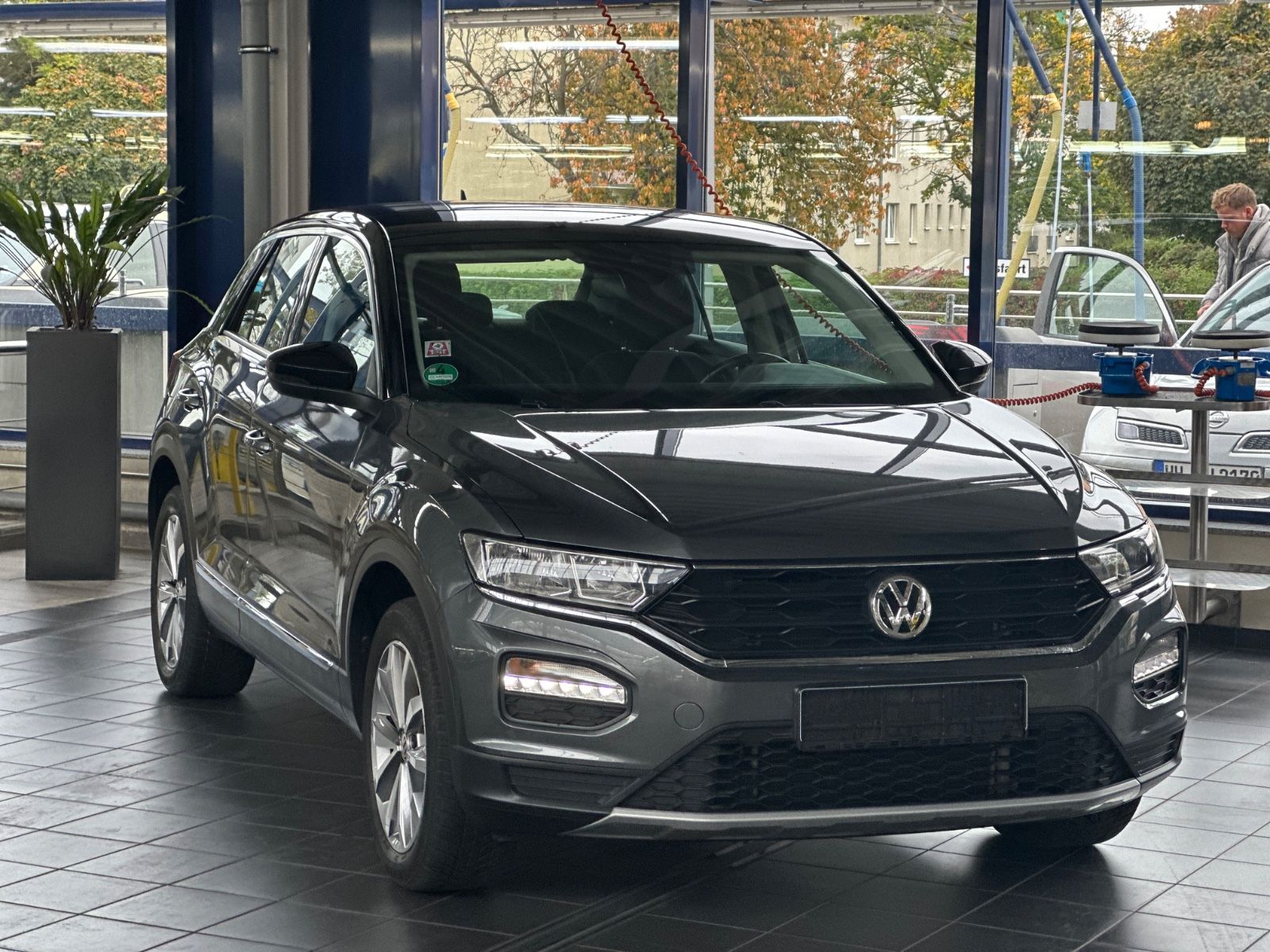 Volkswagen T-Roc - 1
