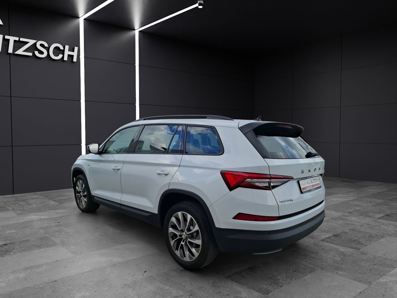 Fahrzeugabbildung SKODA Kodiaq TSI Clever Matrix AHK Navi ACC RFK SH 19"