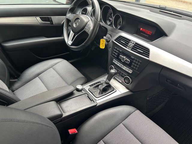 Fahrzeugabbildung Mercedes-Benz C 180 Avantgarde Auto.+AHK+Navi+Xenon+Teilleder+