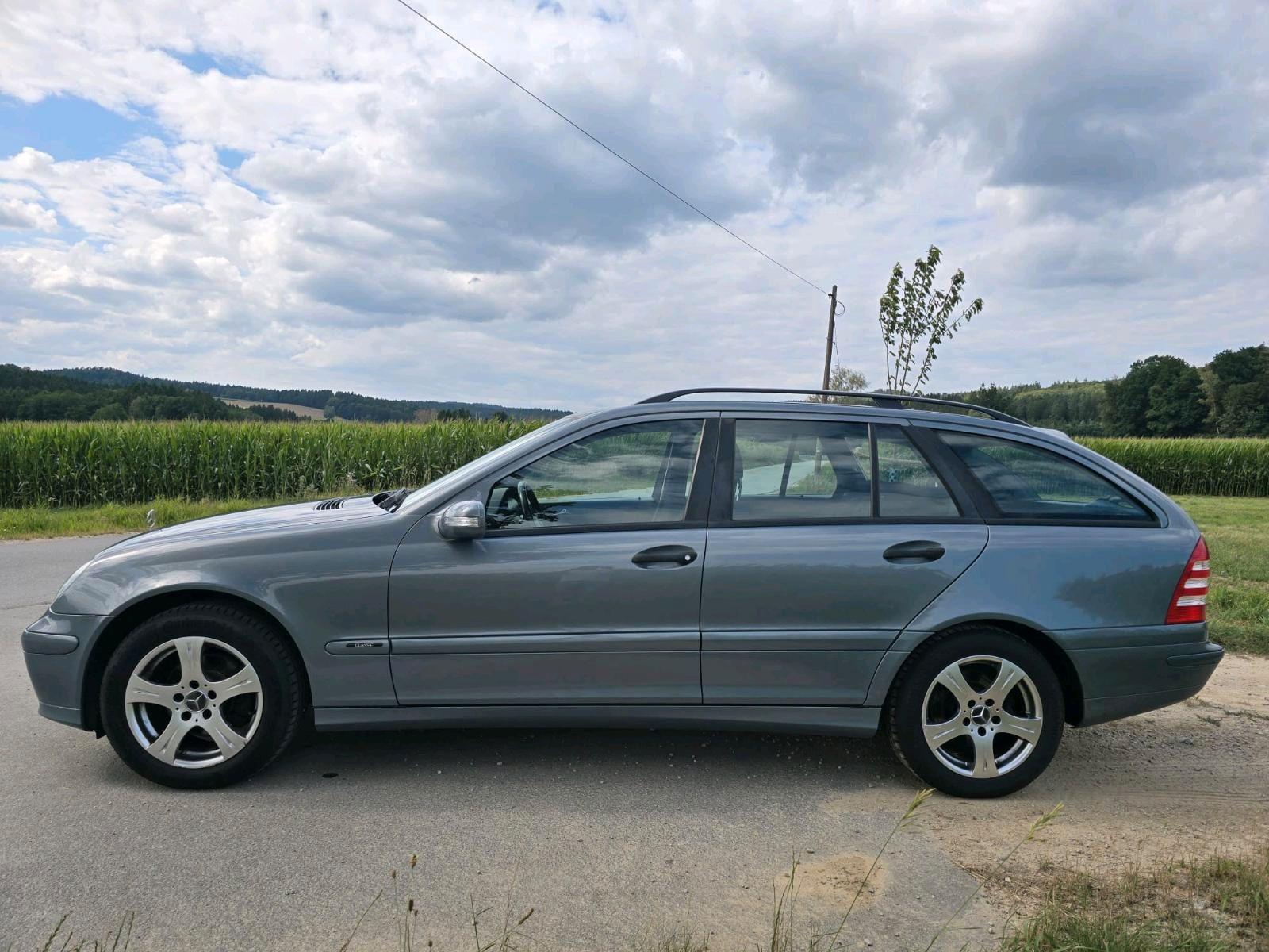 Mercedes-Benz  2004 — rear view