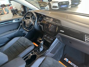 MYAUTOCENTER – Gebraucht- und Jahreswagen mit Werkstattservice in Pfaffenhofen Volkswagen Touran *7.SITZER*STANDHZ*MASSAGE*AHK*KEYLESS*