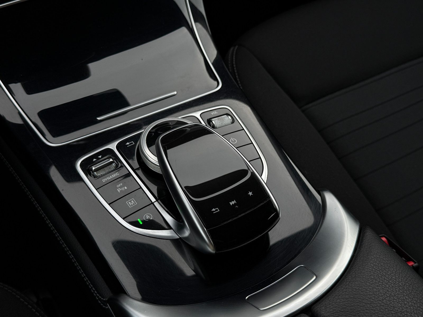 Fahrzeugabbildung Mercedes-Benz GLC 220d 4Matic 9G Exclusive GRA Nav LED SHZ PDC