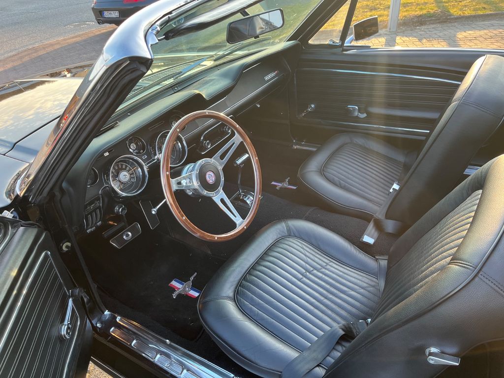 FORD Mustang Cabrio Top Zustand Classic Data 2 400PS FORD Mustang Cabrio Top Zustand Classic Data 2 400PS
