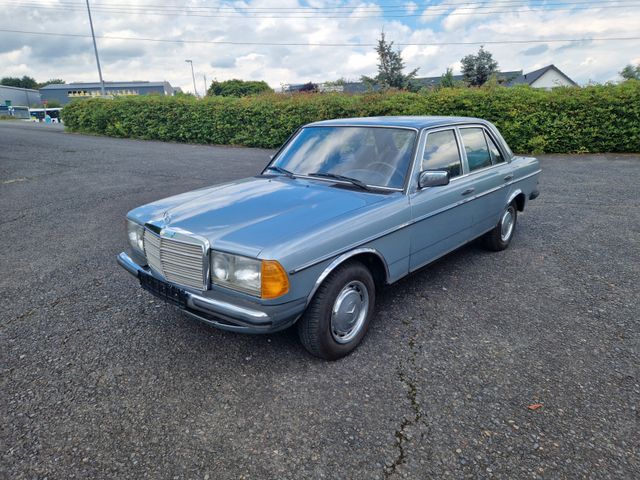 Mercedes-Benz 200 W123 Benzin 1. Hand Oldtimer H-Kennzeichen