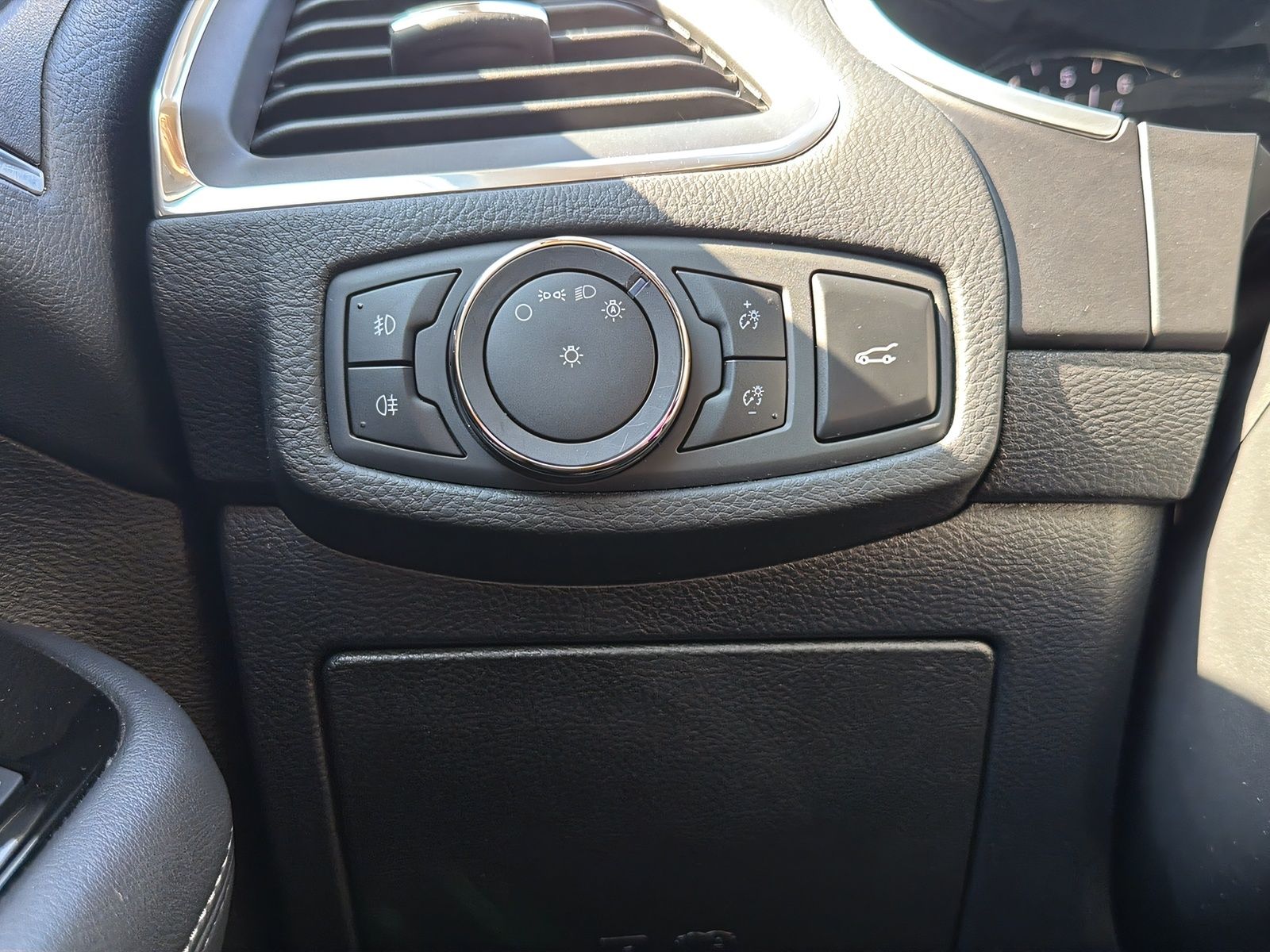 Fahrzeugabbildung Ford S-Max Titanium 7 SITZE NAVI LED RF KAMERA TEMP.