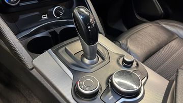 Alfa-Romeo Stelvio - 12