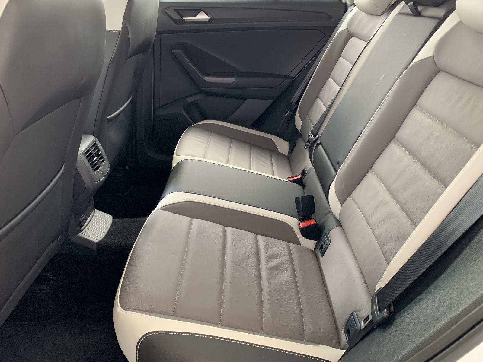 Fahrzeugabbildung Volkswagen T-Roc 2.0 TDI*Style*Leder*LED*STHZ*ACC*Side*Cam*
