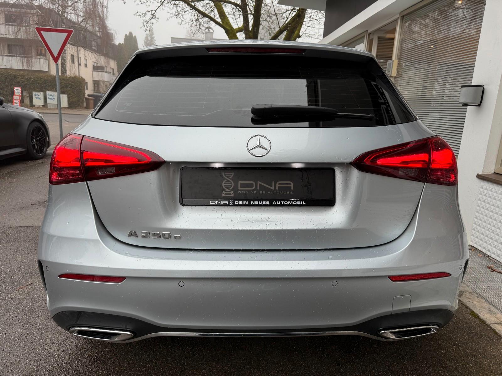 Mercedes-Benz A 250e - AMG Line-RFK-Ambiente-Advanced Plus