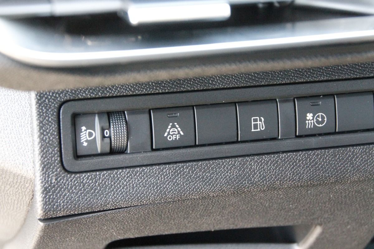Fahrzeugabbildung Peugeot 3008 HYBRID Allure (MJ F0)