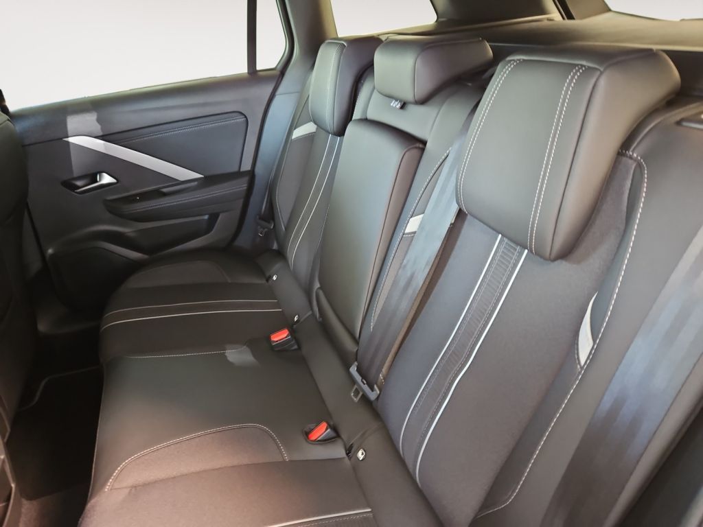 Fahrzeugabbildung Opel Astra ST 1.2 Turbo AT GS Navi LED Lenk/Sitzheiz.