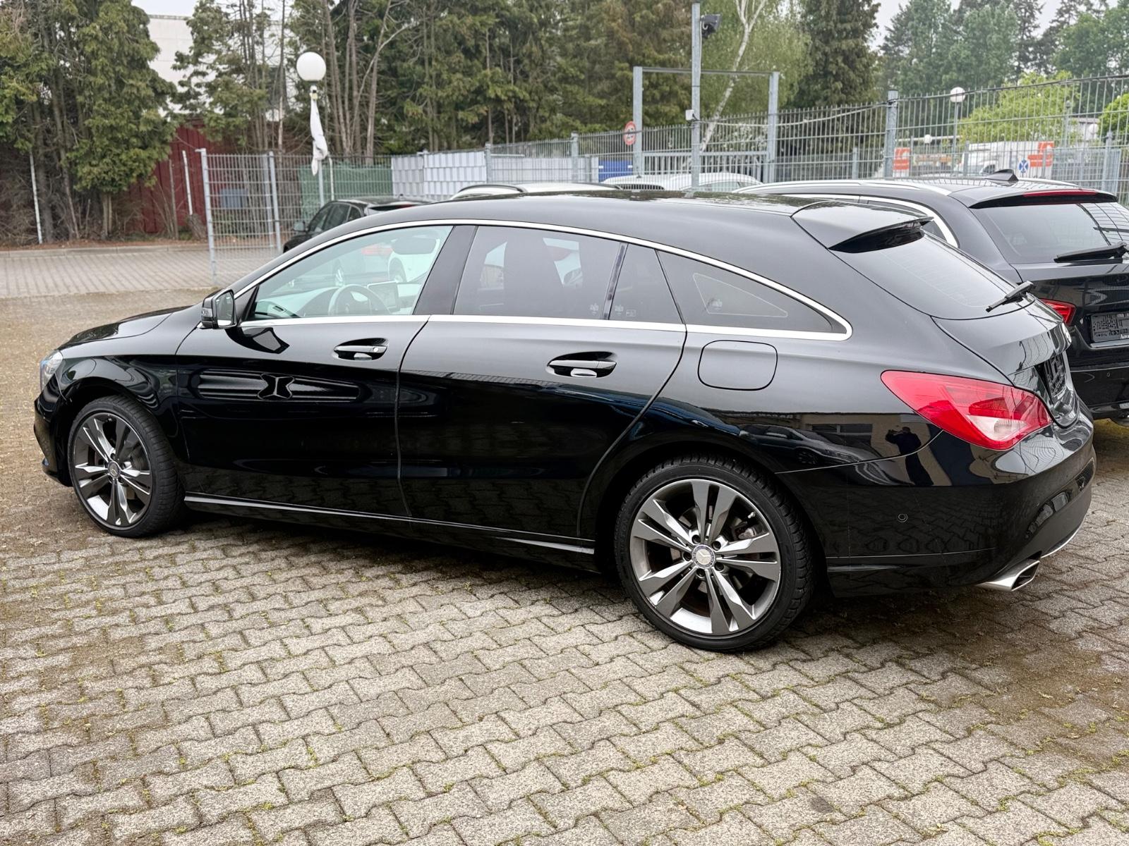 Mercedes-Benz CLA 180 Shooting Brake 180 Leder Navi Pdc Shz €6