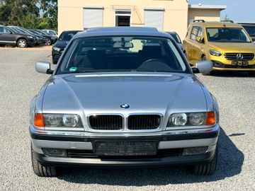 BMW 728 - 4