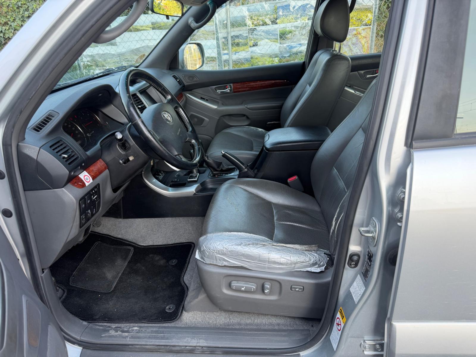 Toyota Land Cruiser 3.0 D-4D 166ch - 1 ère main - Carnet entretien - Ecran tactile - Pneus toutes saisons - Régulateur