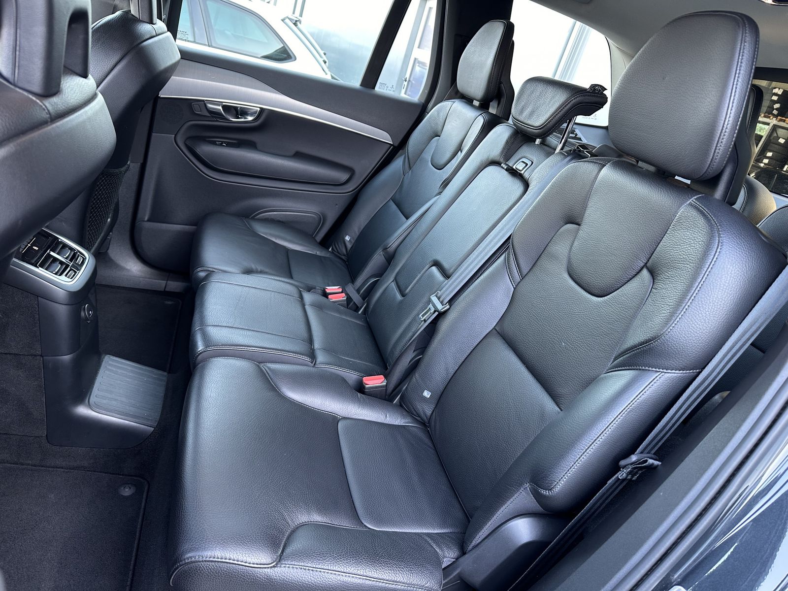 Fahrzeugabbildung Volvo XC90 R Design AWD 7-Sitzer NAV+LED+19ZO+ACC