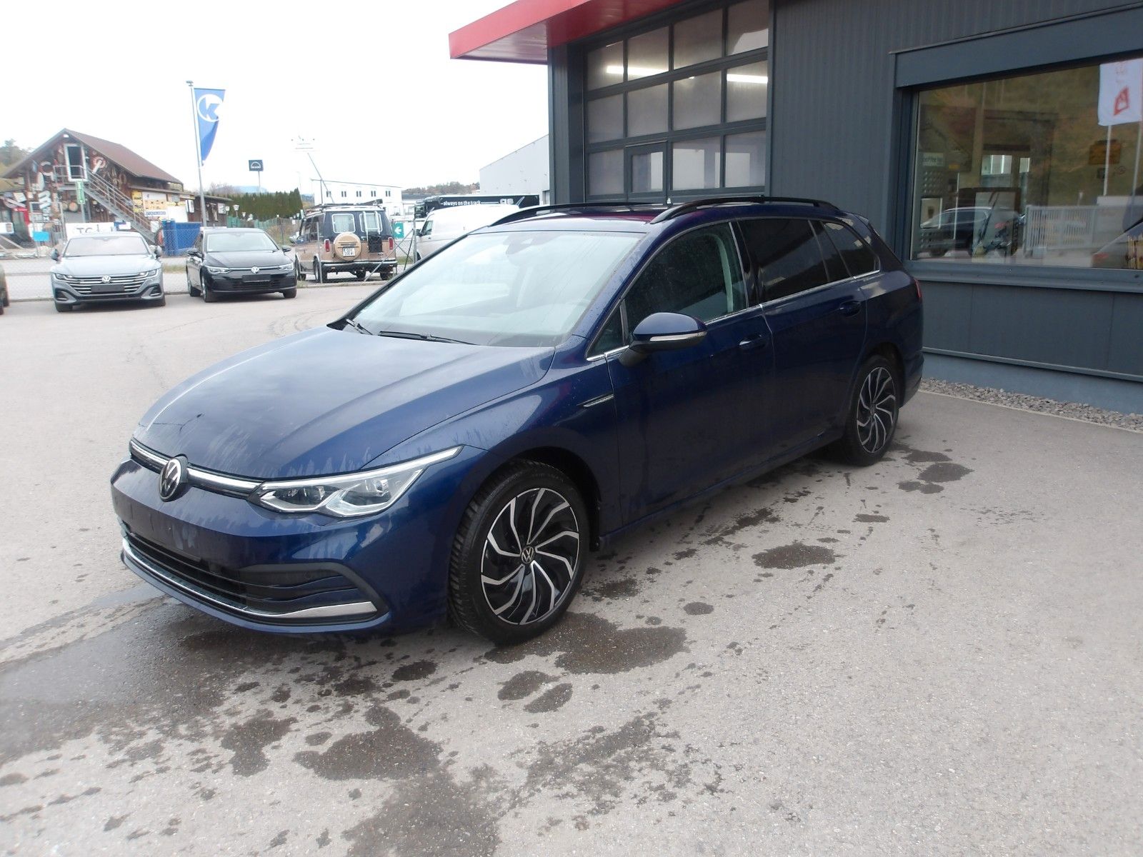 Volkswagen Golf VIII Variant Style EXP € 12990.--