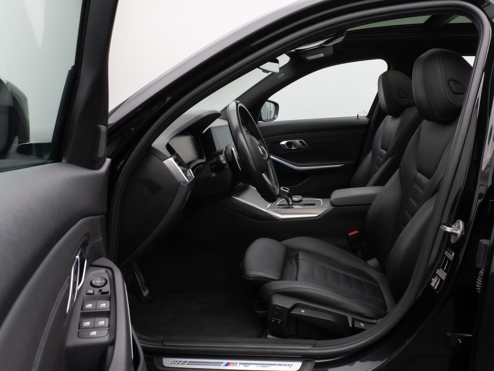 Fahrzeugabbildung BMW 320i M Sport Panorama Kamera Laser HiFi Komfort