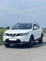 Nissan - Qashqai mit Panoramadach