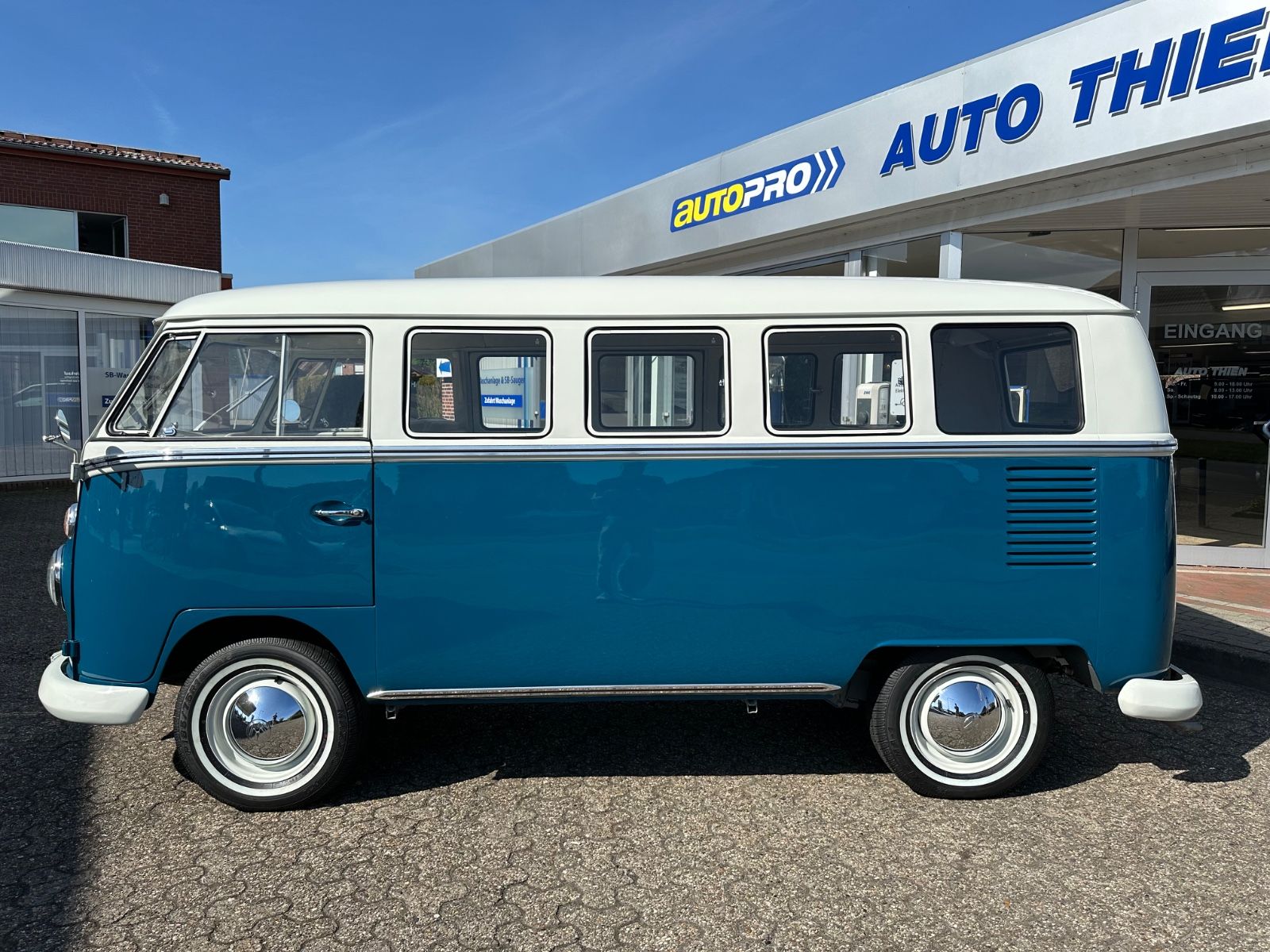 Fahrzeugabbildung Volkswagen T1 Bus 13-Fenster-Ausführung  Modelljahr 1966