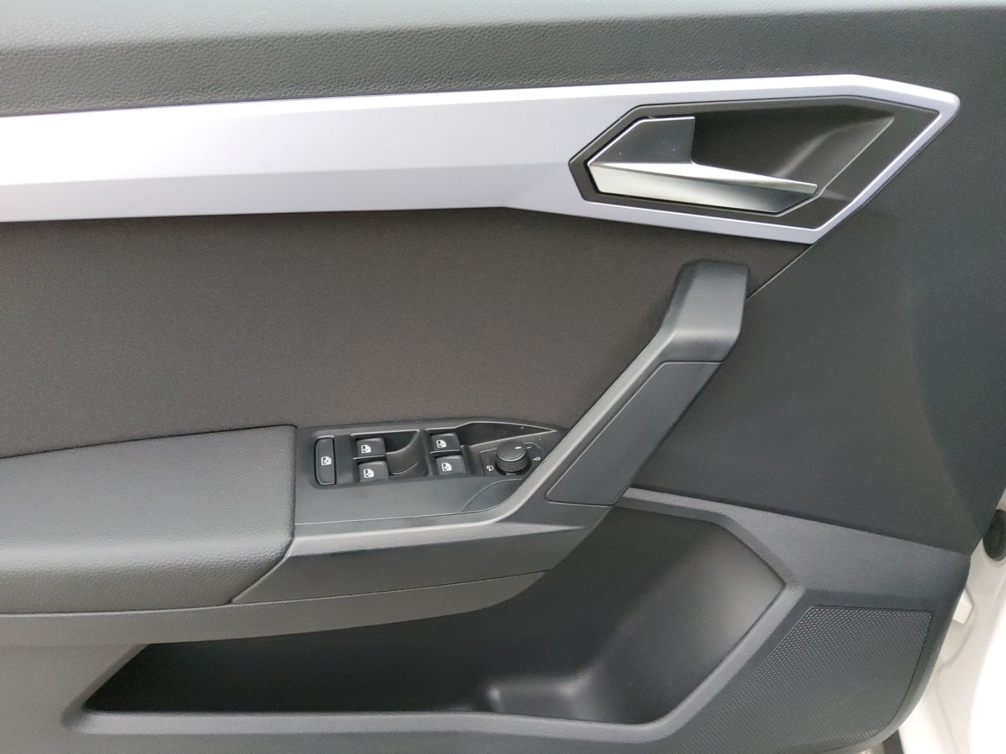 Fahrzeugabbildung SEAT Arona FR, Sportsitze, Einparkhilfe,Navi, Shz, Ka