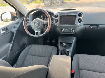 Volkswagen Tiguan - 11