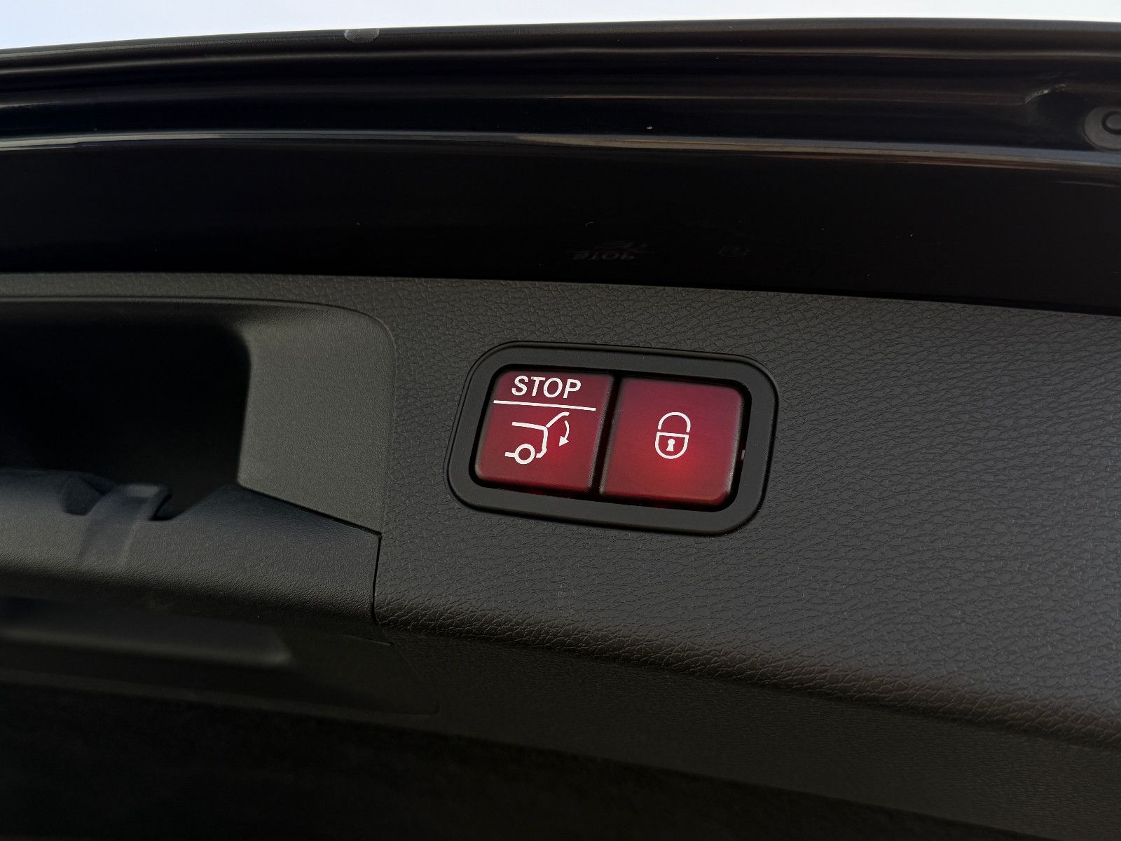 Fahrzeugabbildung Mercedes-Benz E 300de T Avg ACC HUD Keyless-Go Memory Kamera