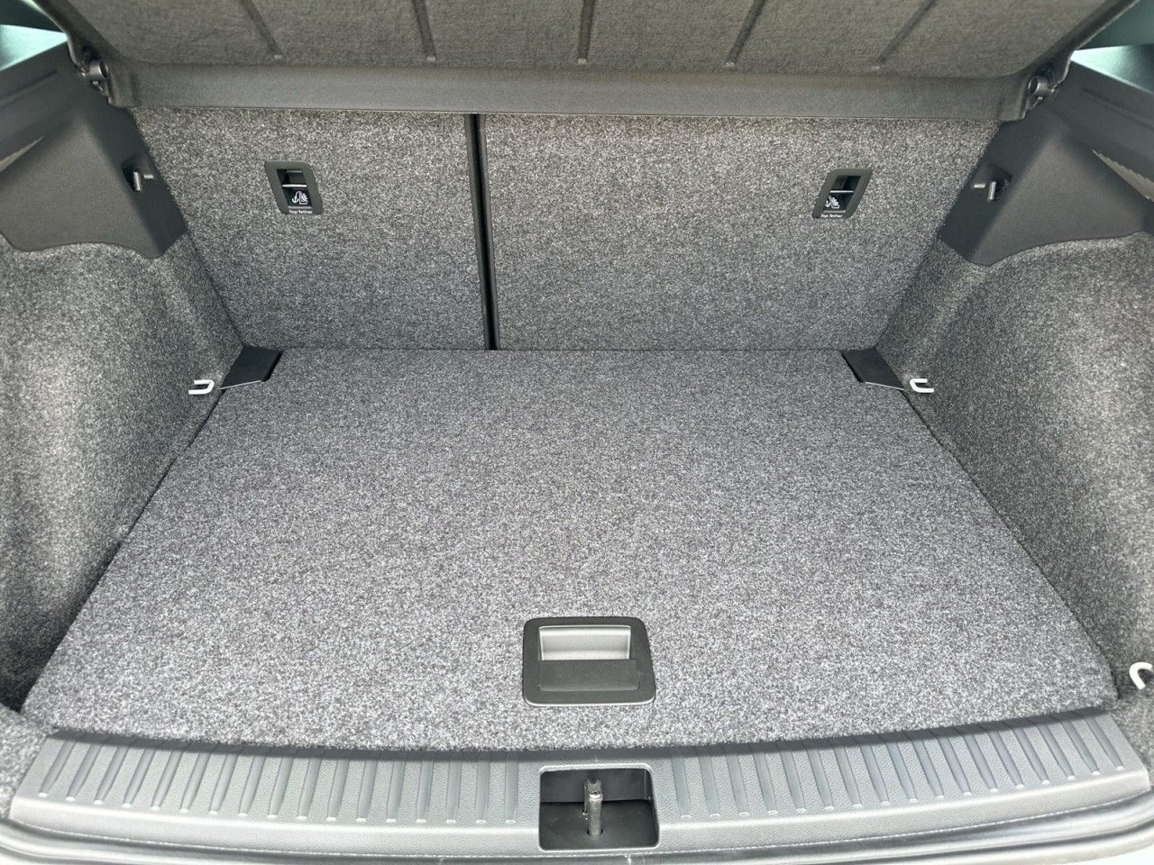 Fahrzeugabbildung SEAT Arona FR Black Edition 1.5 TSI 150 PS DSG - mit KI generiert/bearbeitet