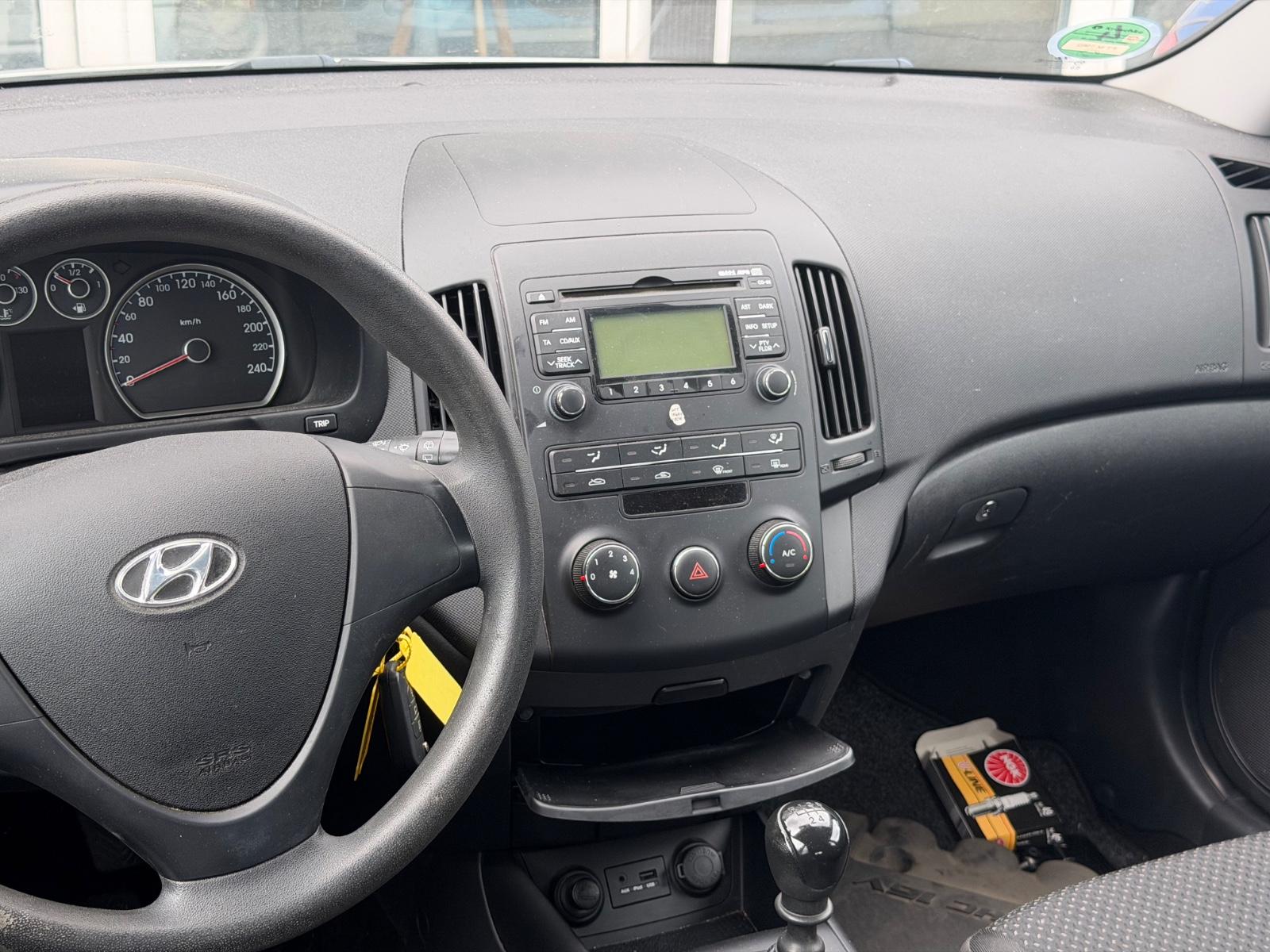 Hyundai i30 2010 — photo 9