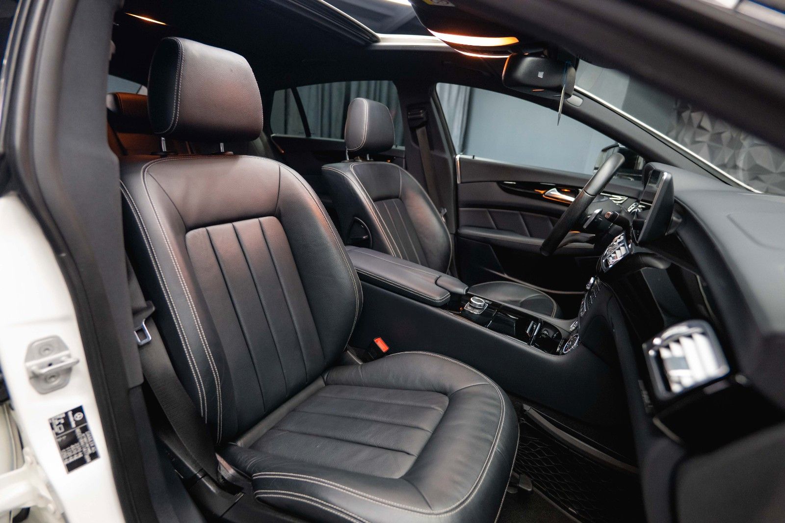 Fahrzeugabbildung Mercedes-Benz CLS 400 Shooting Brake AMG Night-Paket Designo