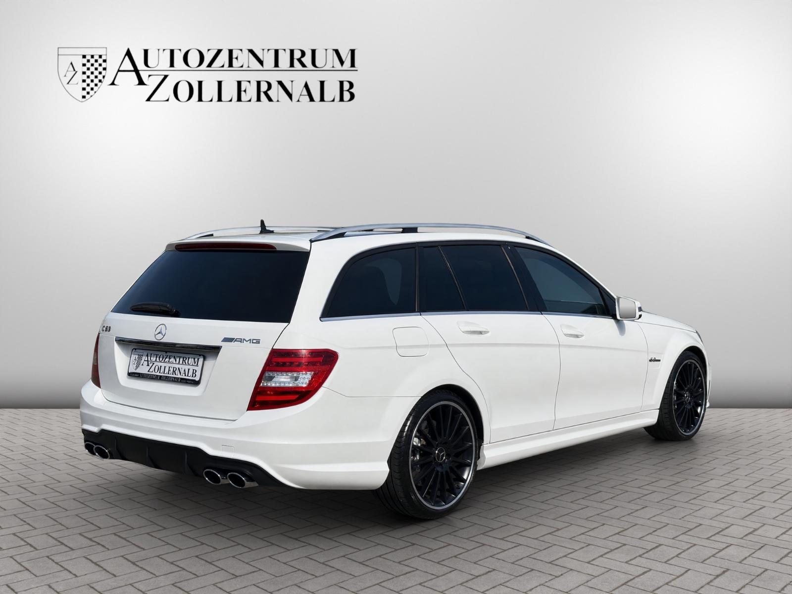 Mercedes C63 AMG Break 6.2 V8 457 ch • Speedshift MCT • Toit ouvrant • GPS • Bi-Xénon • 19"