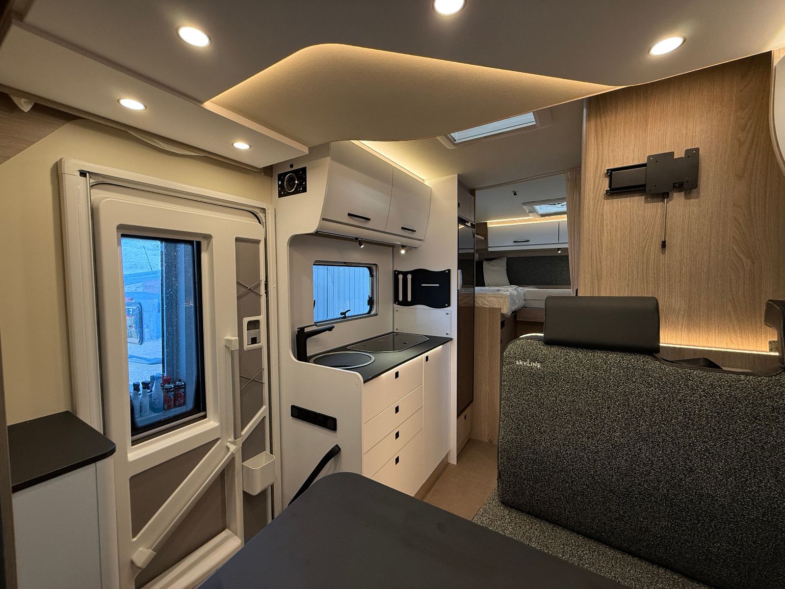 Fahrzeugabbildung Bürstner Lyseo Time Skyline 690G - Sie sparen 12.899€