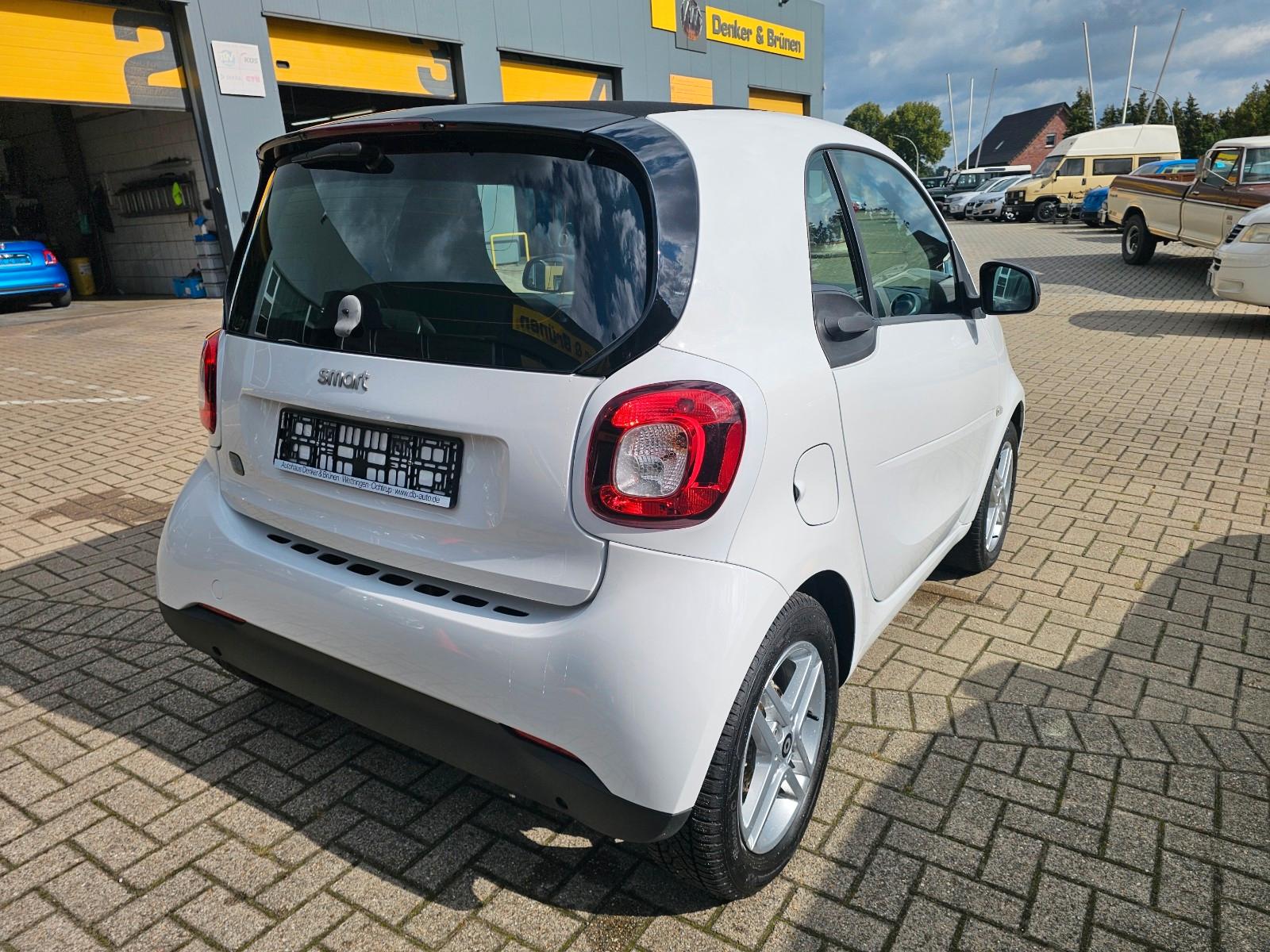 Smart ForTwo coupe EQ *Schnellladevorrichtung*DAB