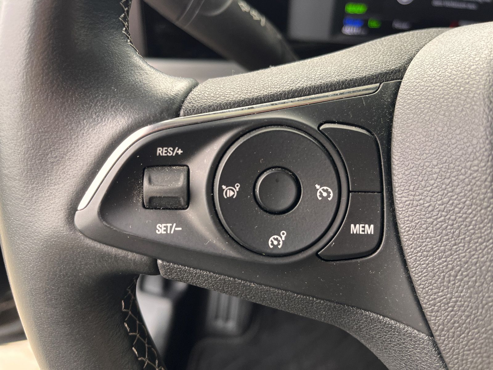 Fahrzeugabbildung Opel Mokka e Elegance