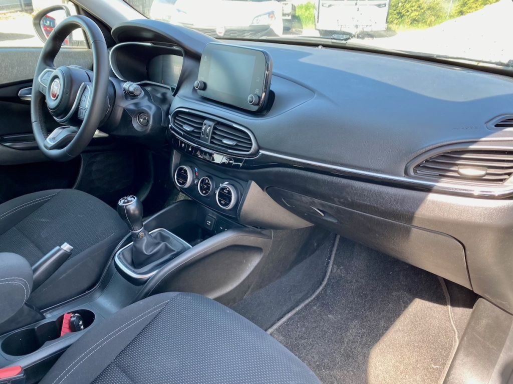 Fahrzeugabbildung Fiat Tipo Kombi 1.0 Life AAC AHK LED KAMERA PDC VORN