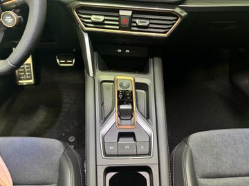 Fahrzeugverkauf 22 Cupra Leon 2.0 TSI 221 kW VZ Tribe Ed Pano*Sennheiser