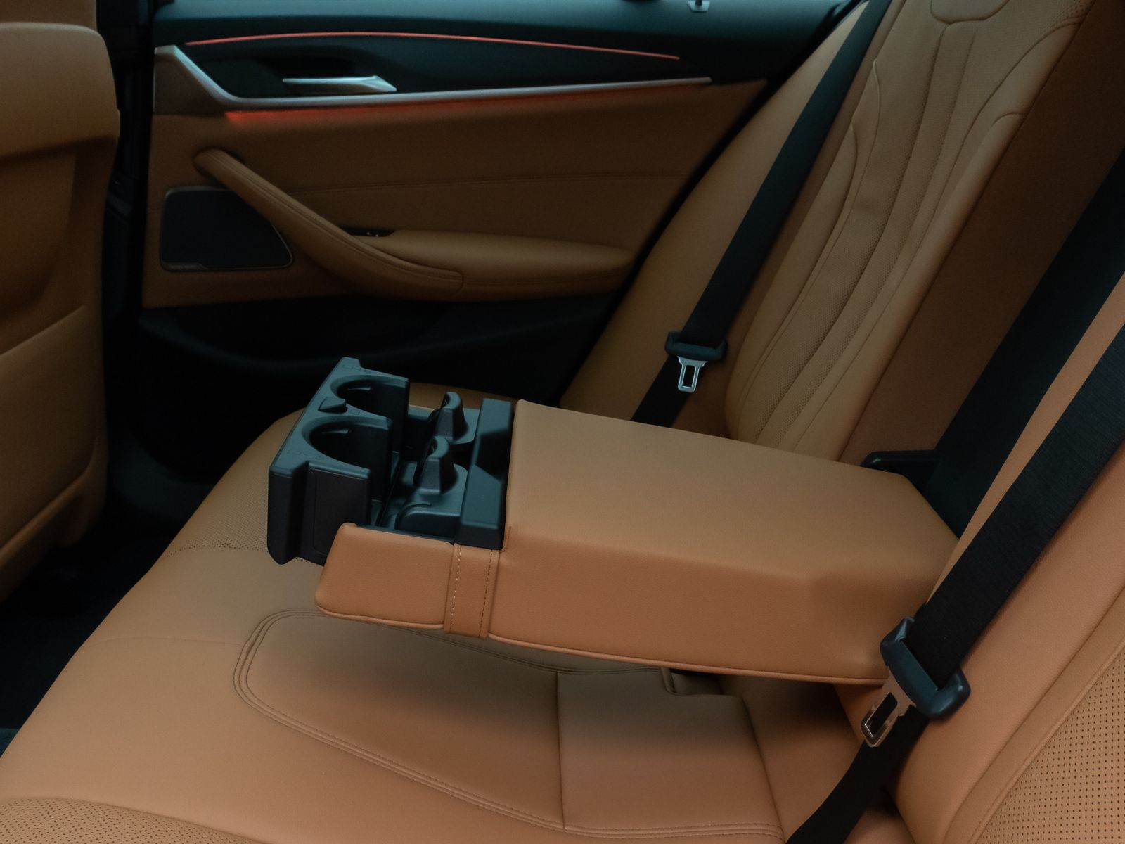 Fahrzeugabbildung BMW 530e xD M Sport Panorama 360°Laser HUD DAB H/K