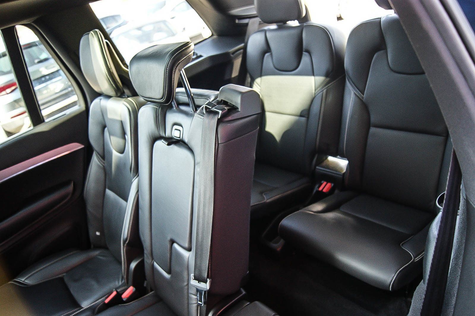 Fahrzeugabbildung Volvo XC90 T8 Hybrid R-DESIGN AWD 22-ZOLL STANDHEIZUNG