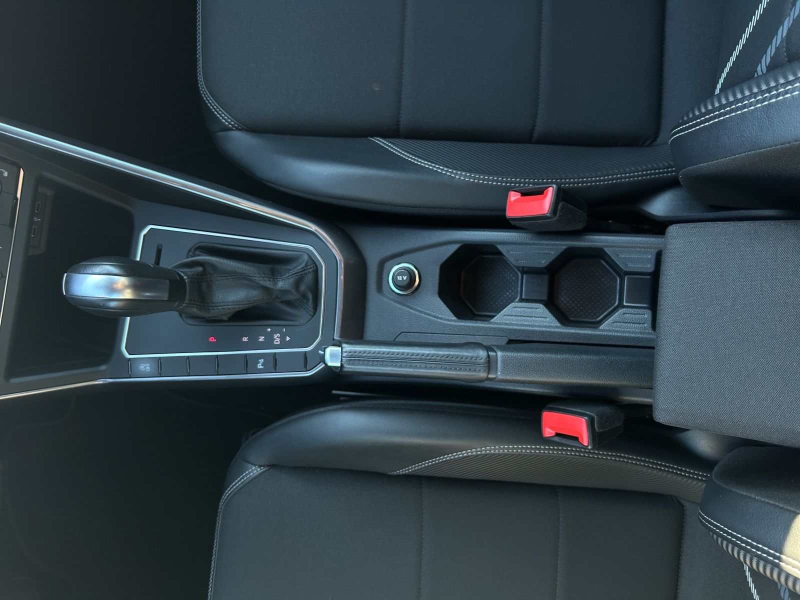 Fahrzeugabbildung Volkswagen Polo Highline TSI DSG LED ACC SH PDC Climatronic