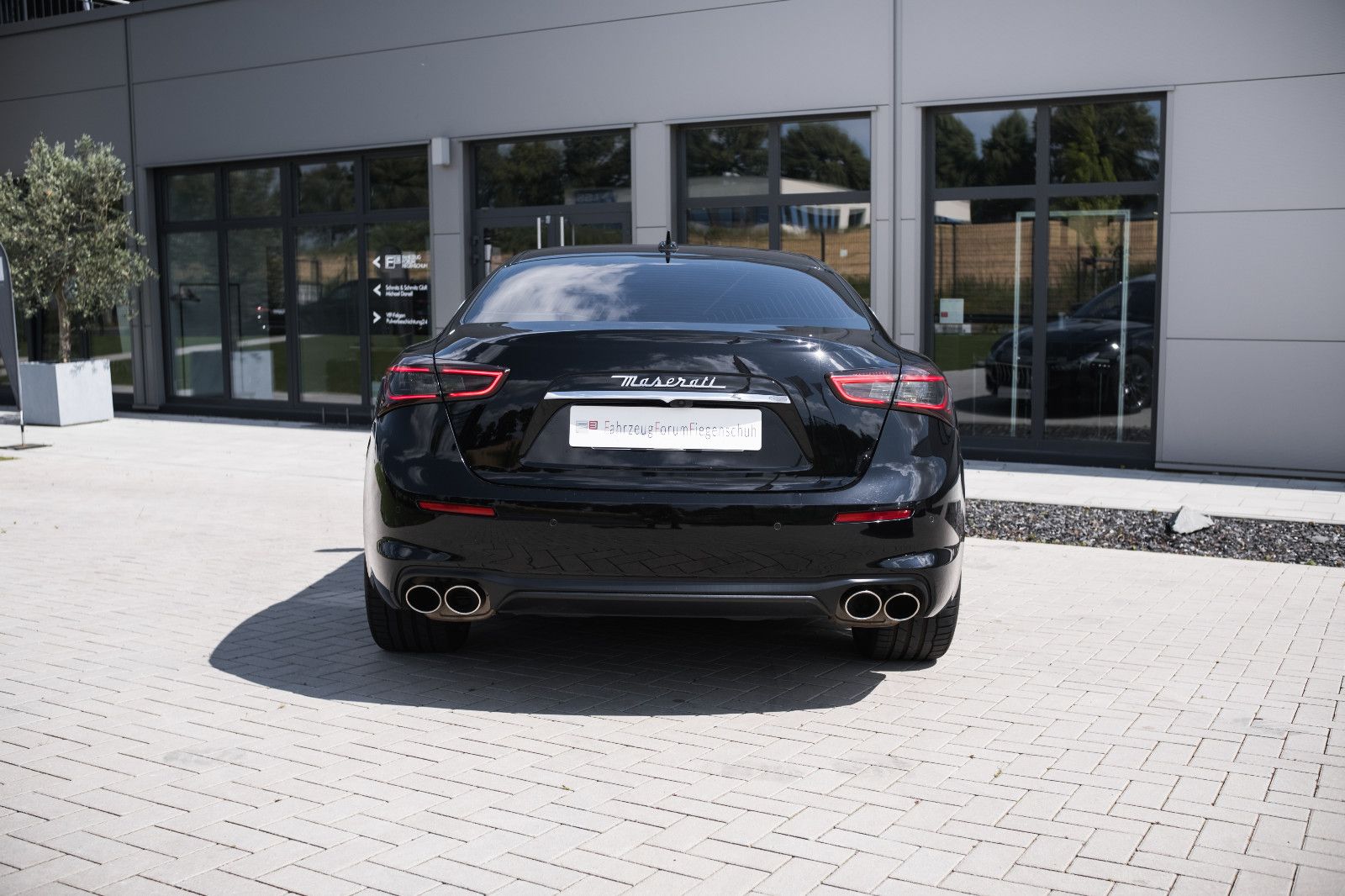 Fahrzeugabbildung Maserati Ghibli-Fahrassistenz Paket-Buisness-Paket -SD