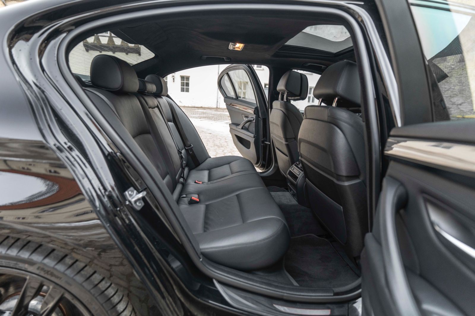 Fahrzeugabbildung BMW 550I Xdrive M-Performance HUD LED KAM NAV H&K