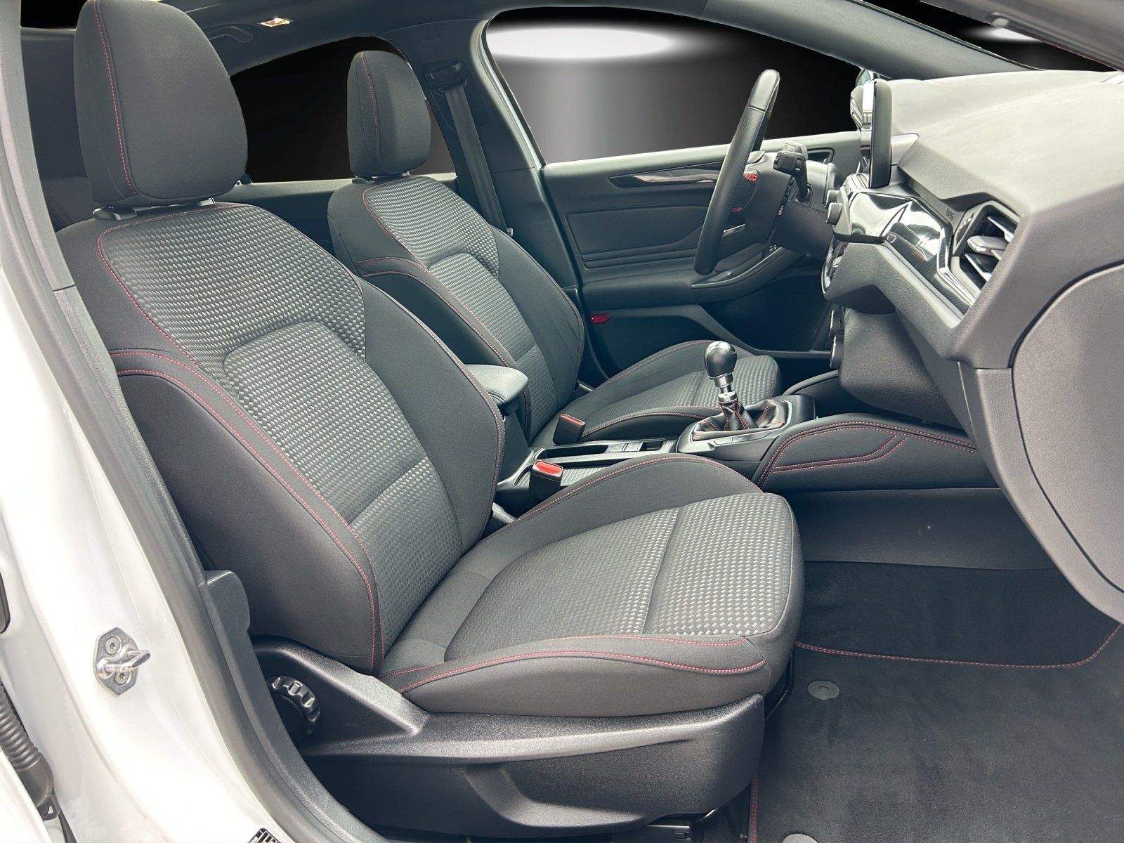 Fahrzeugabbildung Ford Focus 1.0 EcoBoost ST-Line/PANO-DACH/KAMERA/B&O/