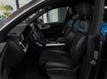 Audi Q8 - 12
