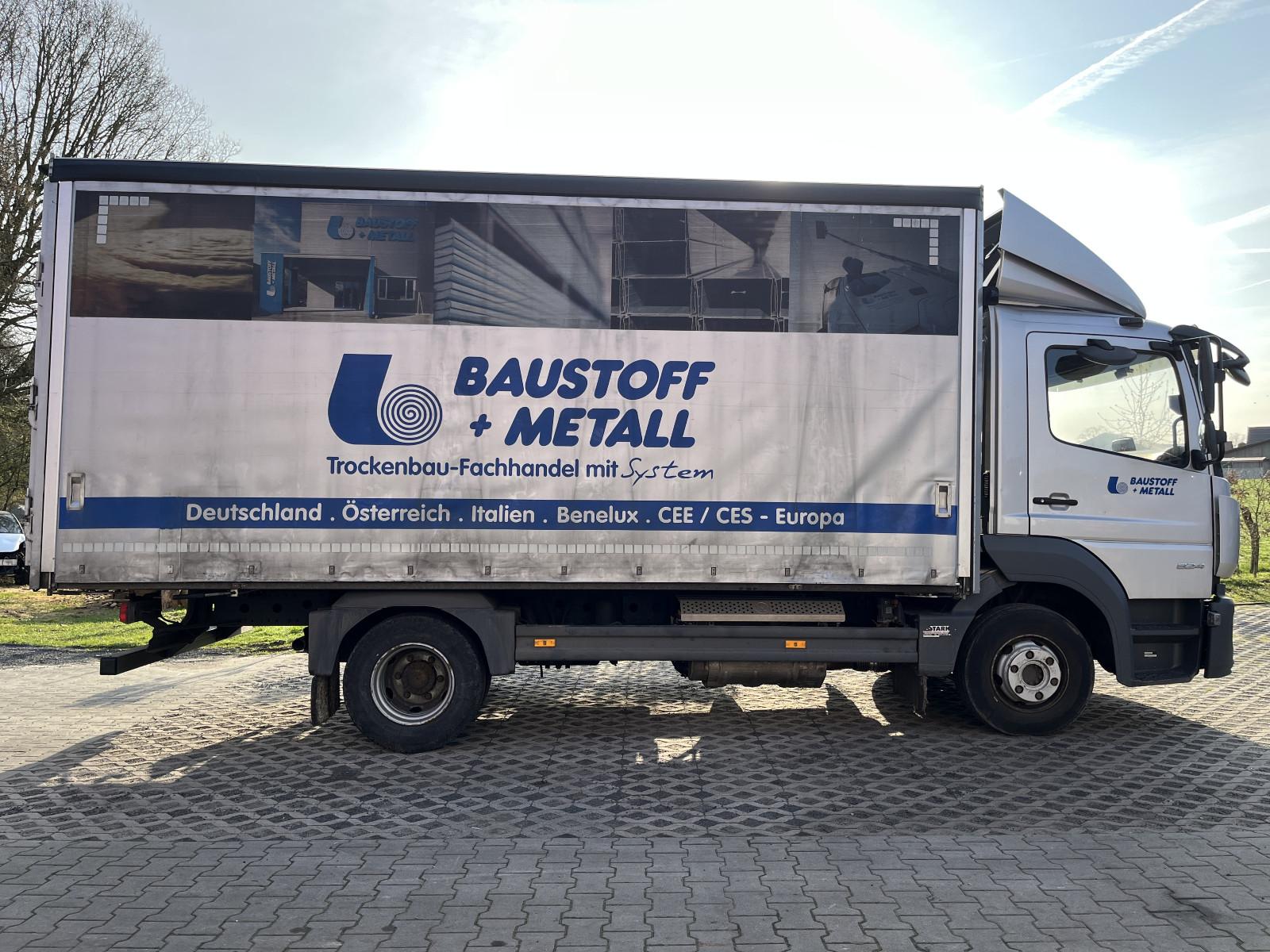 Mercedes-Benz Atego 824 Plane u. Spriegel