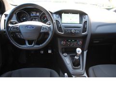 Fahrzeugabbildung Ford Focus Lim ST-Line *Navi*Winter-Paket*Active-Park
