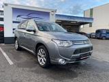 Mitsubishi Outlander PHEV 4WD Automatik AHK Navi Sthz Cam - gebrauchte Mitsubishi Outlander aus dem Jahr 2015