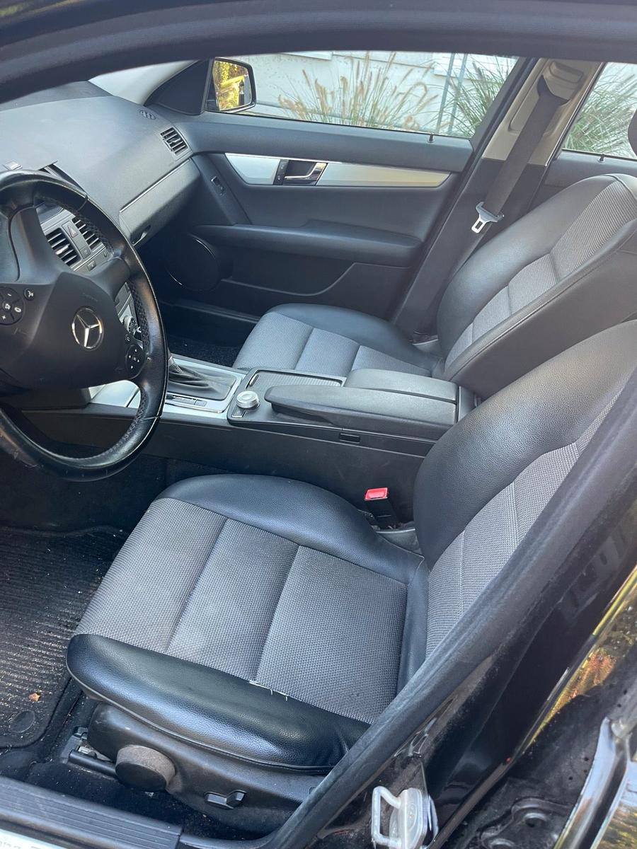 Mercedes-Benz 200 2010 — photo 12